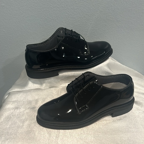 Bates men’s high gloss leather sole shoe. - Picture 2 of 4